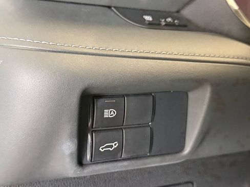 Used 2021 Toyota Highlander XLE AWD/4WD image 35