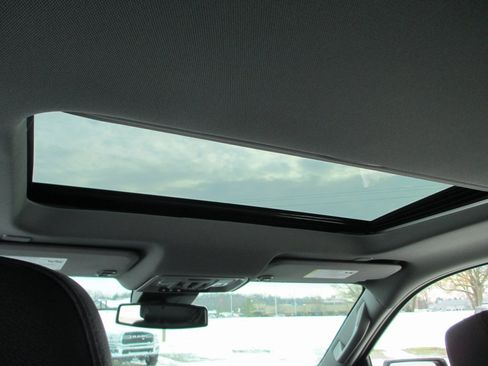 New 2026 GMC Sierra 1500 SLT w/ SLT Convenience Package image 14