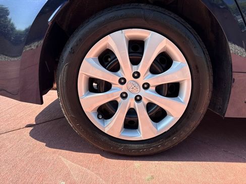 Used 2022 Toyota Corolla LE FWD image 33