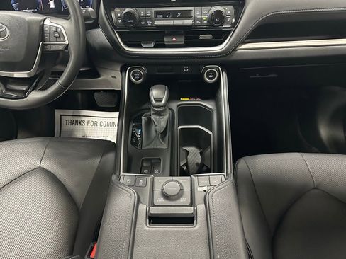 Used 2025 Toyota Grand Highlander AWD image 40