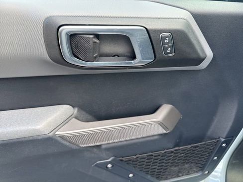 Used 2022 Ford Bronco Black Diamond image 16