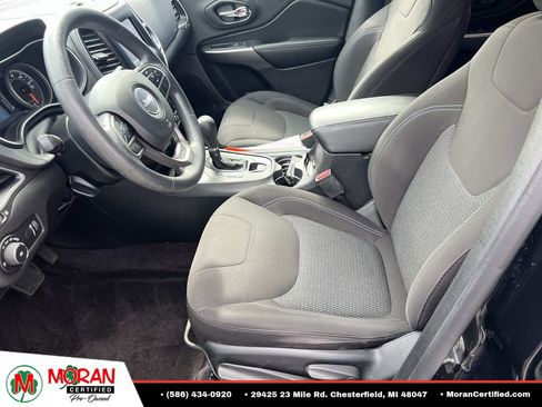 Used 2019 Jeep Cherokee Latitude w/ Popular Appearance Group AWD/4WD image 16