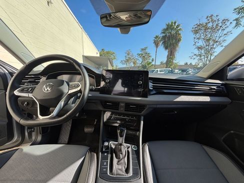 Used 2025 Volkswagen Jetta SE image 33