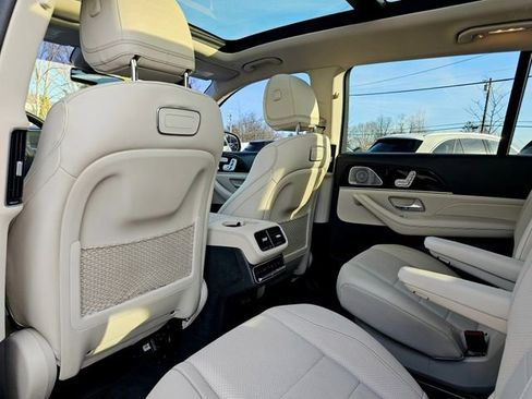 Used 2020 Mercedes-Benz GLS 450 4MATIC image 27