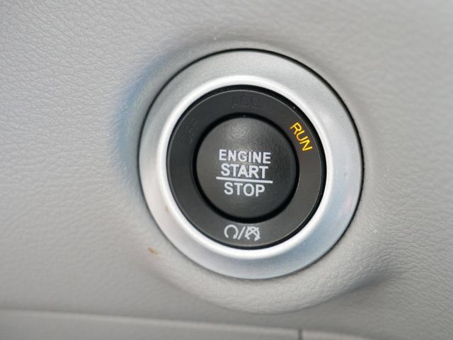Used 2023 Chrysler Pacifica Touring-L FWD image 21