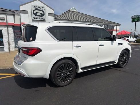 Used 2023 INFINITI QX80 Sensory w/ All-Season Package image 16