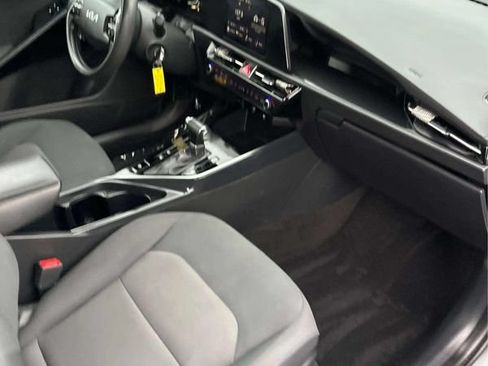 Used 2023 Kia Niro LX FWD image 9