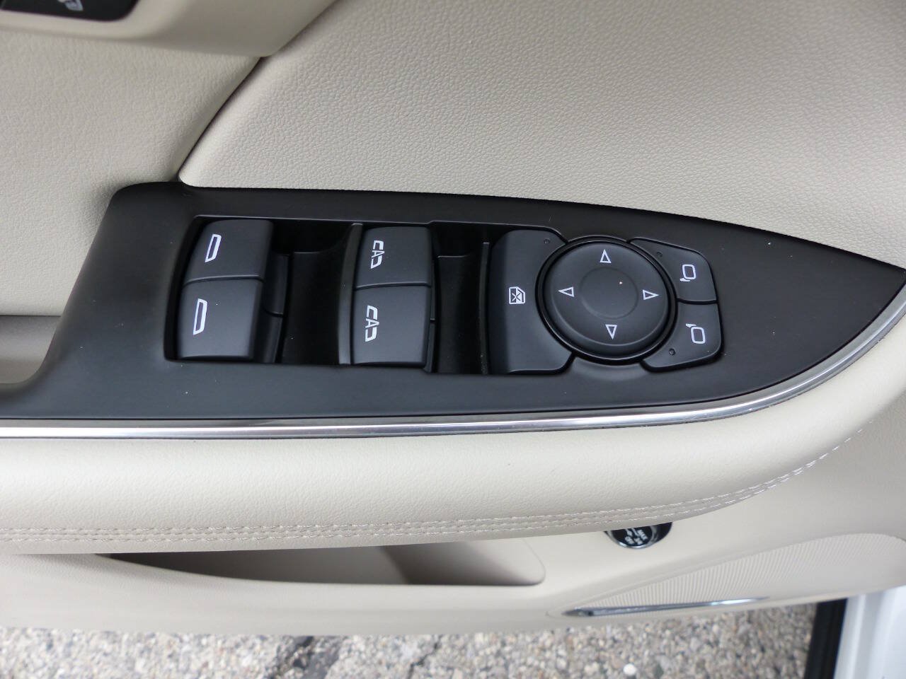 Used 2023 Buick Envision Avenir AWD/4WD image 21