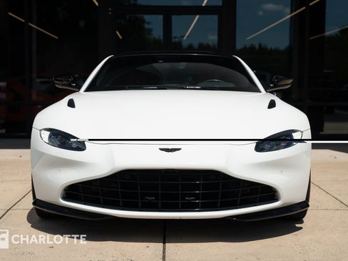 Used 2022 Aston Martin V8 Vantage Coupe RWD image 4