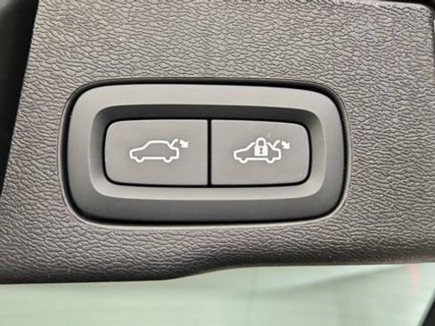 Used 2023 Volvo XC60 B5 Ultimate FWD image 41