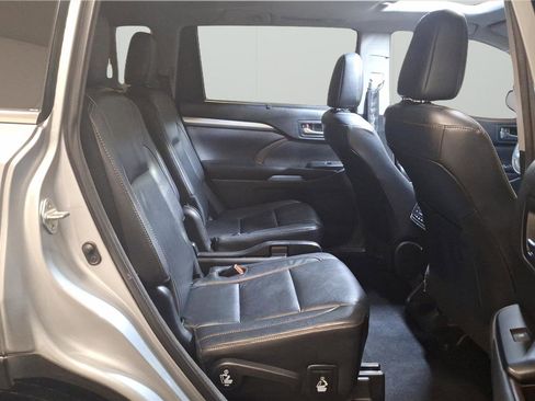 Used 2018 Toyota Highlander XLE FWD image 13