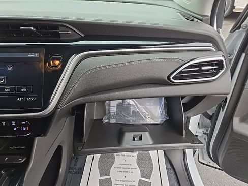 Used 2022 Chevrolet Bolt EUV LT w/ Convenience Package image 39