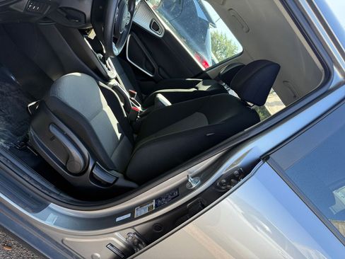 Used 2025 Kia Soul LX w/ LX Technology Package FWD image 23