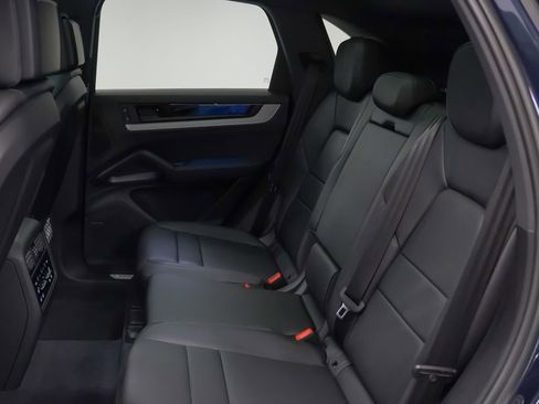 Certified 2025 Porsche Cayenne image 18
