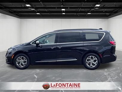 Used 2023 Chrysler Pacifica Limited