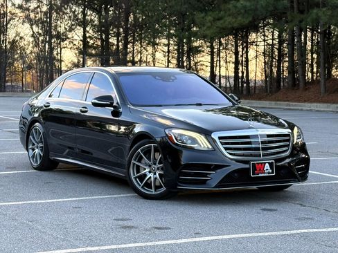 Used 2020 Mercedes-Benz S 560 Sedan w/ AMG Line Exterior image 3
