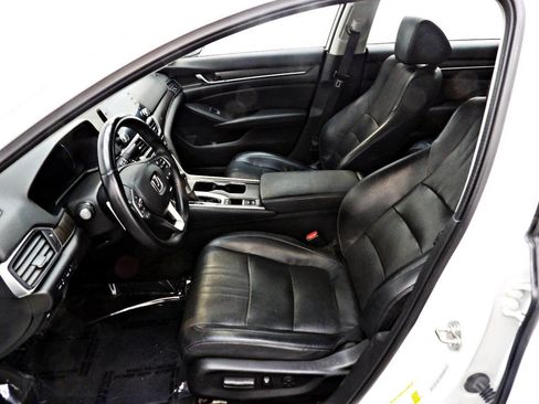 Used 2018 Honda Accord Touring image 8
