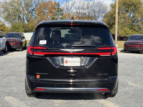 New 2026 Chrysler Pacifica Limited w/ Uconnect Theater Family Group FWD image 20