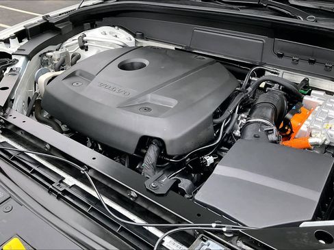 Used 2023 Volvo XC60 T8 Plus image 34