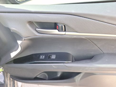 Used 2025 Toyota Camry SE image 35