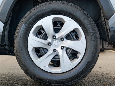 Used 2024 Toyota RAV4 LE AWD/4WD image 14