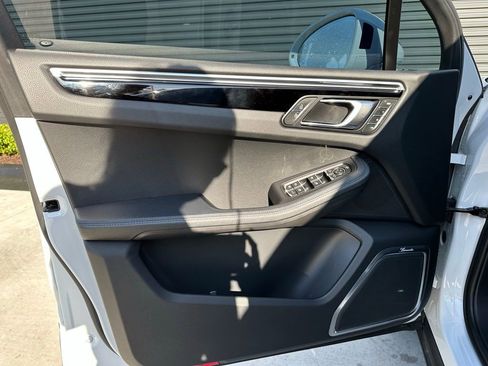 Used 2023 Porsche Macan image 18