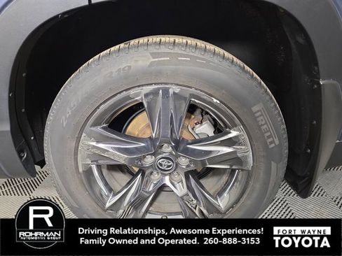 Used 2019 Toyota Highlander XLE image 11