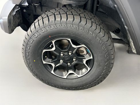 Used 2023 Jeep Wrangler Unlimited Rubicon 4xe w/ Cold Weather Group AWD/4WD image 11