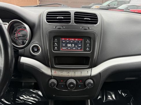 Used 2020 Dodge Journey SE w/ SE Popular Equipment Group image 14