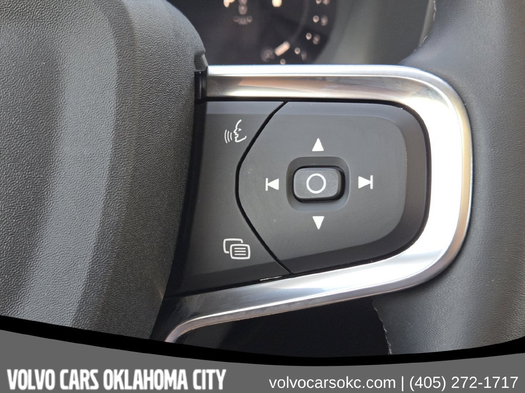 Certified 2025 Volvo XC40 B5 Core AWD/4WD image 30