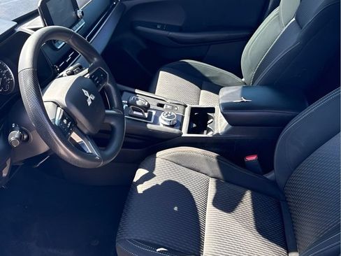 Used 2022 Mitsubishi Outlander ES FWD image 13