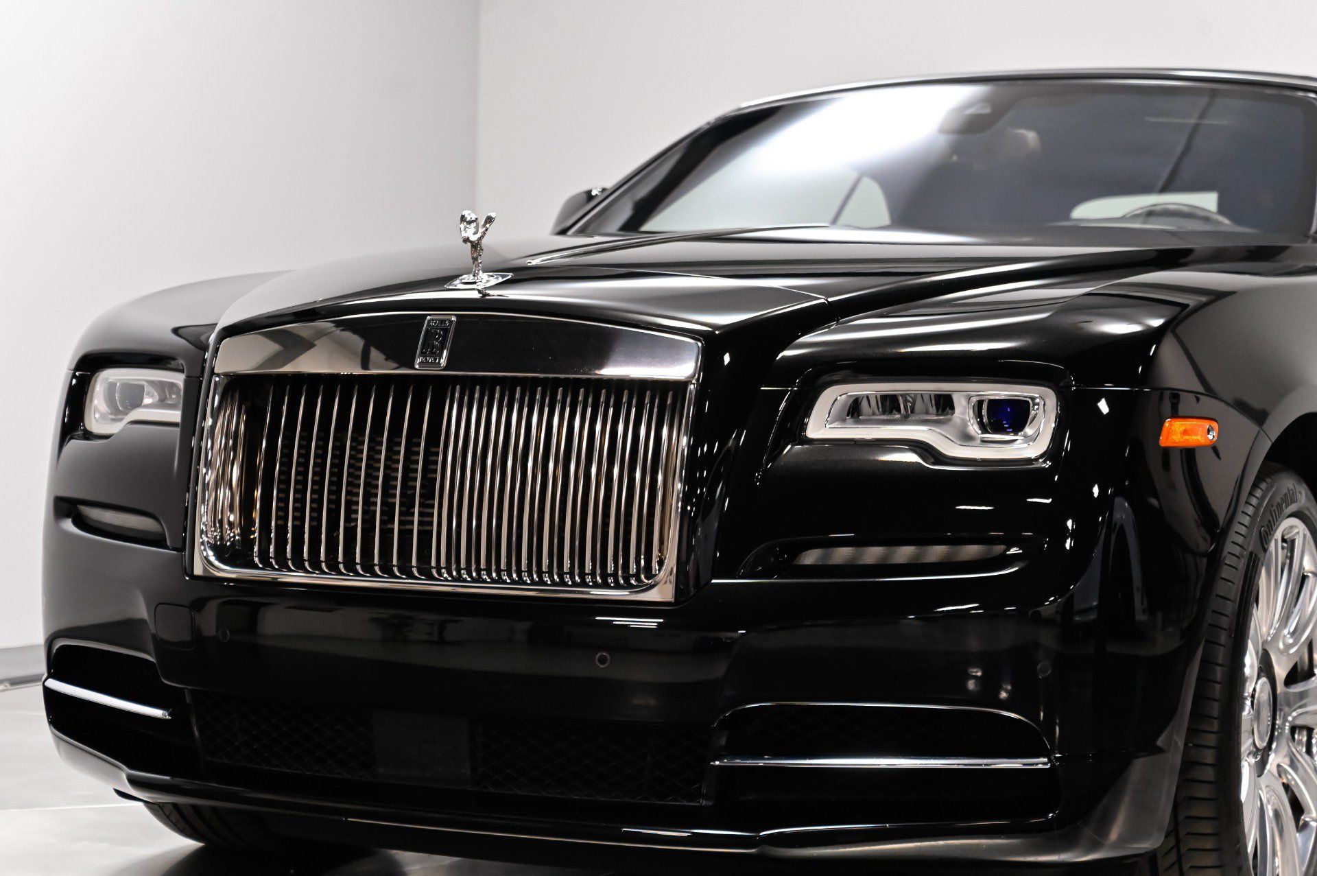 Used 2017 Rolls-Royce Dawn RWD image 44