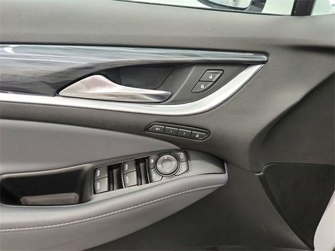 Used 2024 Buick Enclave Premium image 33