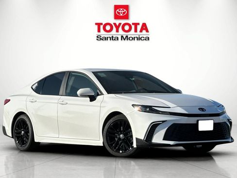 New 2026 Toyota Camry SE FWD image 1