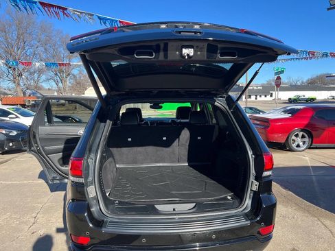 Used 2020 Jeep Grand Cherokee Altitude image 25