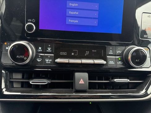 Used 2025 Toyota Highlander XLE image 17