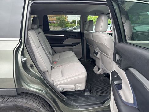 Used 2016 Toyota Highlander Plus AWD/4WD image 6