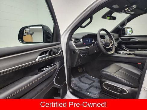 Certified 2025 Jeep Wagoneer Series II w/ 8-Passenger Seating Package AWD/4WD image 13
