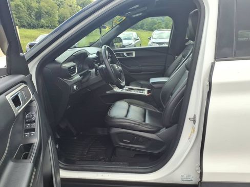 Used 2020 Ford Explorer XLT w/ Equipment Group 202A AWD/4WD image 13