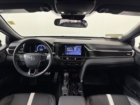 Used 2025 Toyota Camry SE FWD image 14