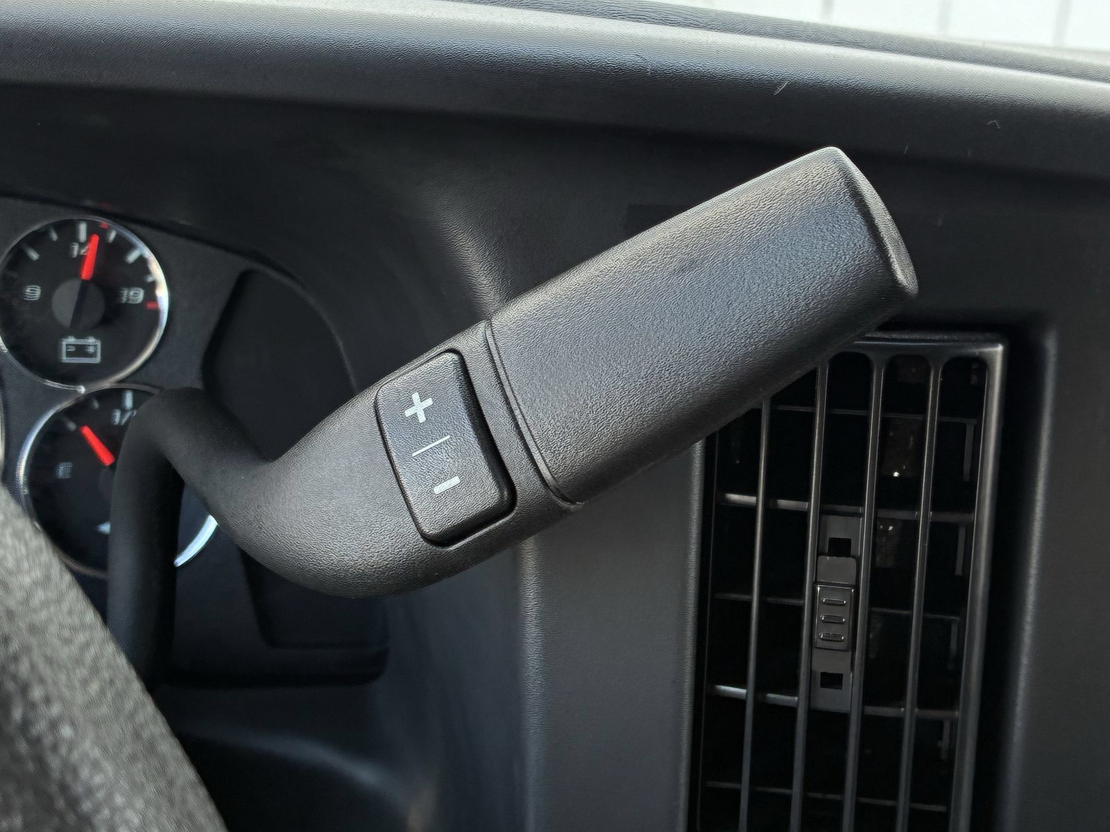 Used 2025 Chevrolet Express 2500 w/ Driver Convenience Package RWD image 28