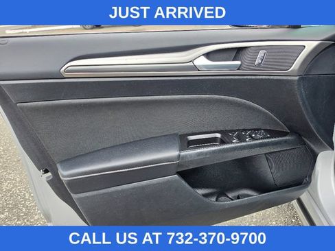 Used 2017 Ford Fusion SE w/ Equipment Group 201A FWD image 19