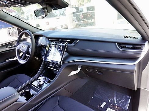 New 2024 Jeep Grand Cherokee Laredo AWD/4WD image 11