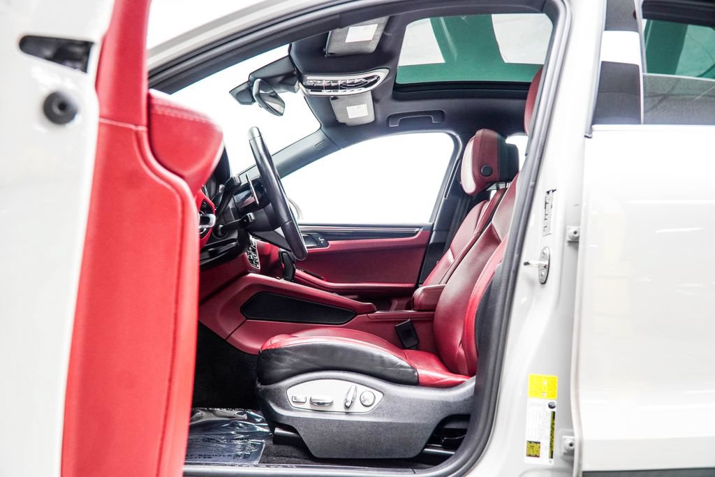 Used 2023 Porsche Macan AWD/4WD image 47