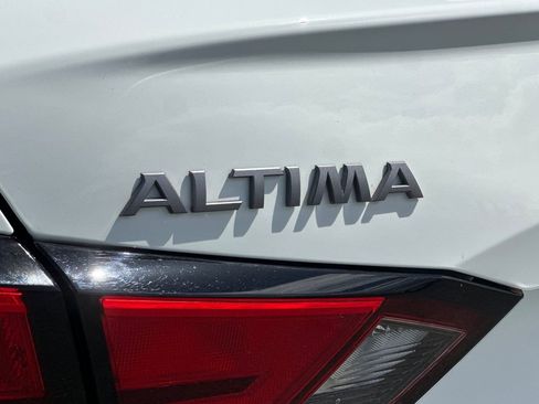 Used 2025 Nissan Altima 2.5 SV FWD image 26