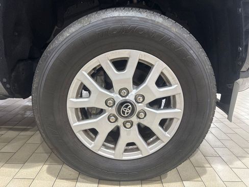 Used 2024 Toyota Tacoma SR5 w/ SR5 Upgrade Package AWD/4WD image 40