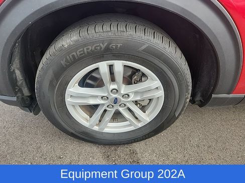 Used 2024 Ford Explorer XLT w/ Equipment Group 202A AWD/4WD image 11