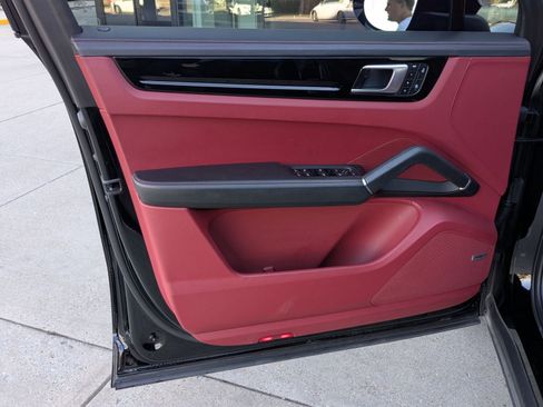 Used 2022 Porsche Cayenne image 13