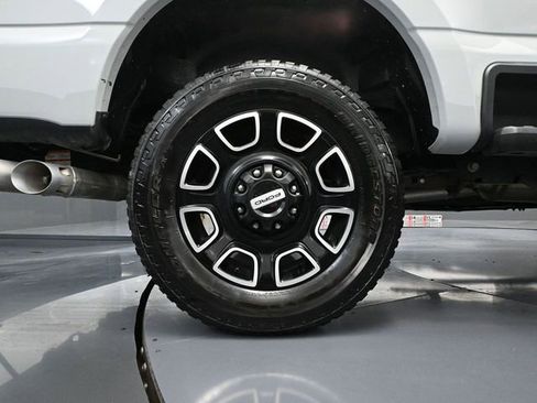 Used 2025 Ford F250 Platinum w/ FX4 Off-Road Package image 15