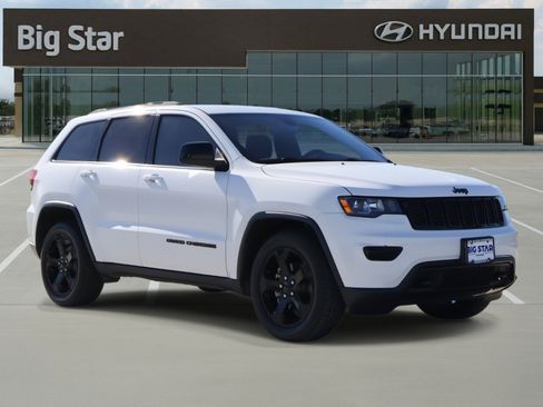 Used 2019 Jeep Grand Cherokee Laredo image 6